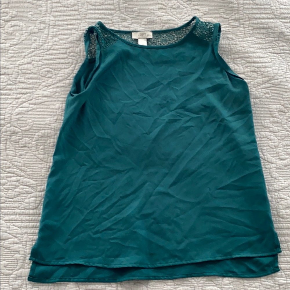 Loft petite XS top (needs ironed!)